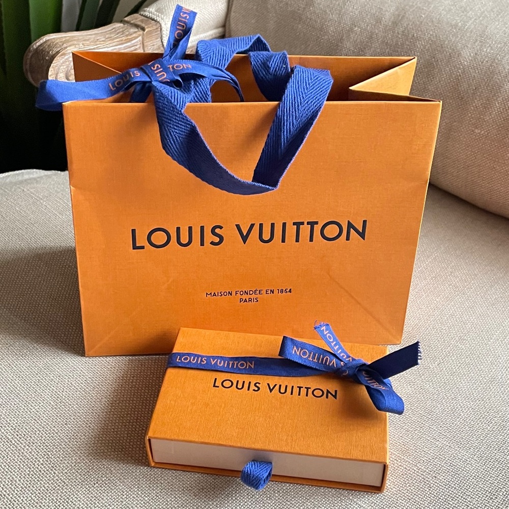 Louis Vuitton Shopping Bag & Gift Box 🛍